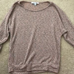 Light looseneck sweater. 3/4 sleeve